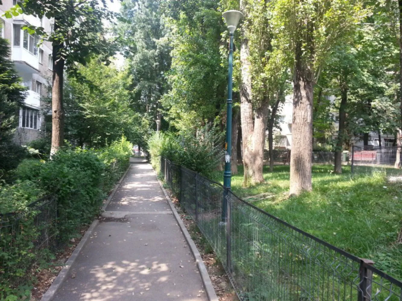 Apartament 4 Camere , et.3/4, Berceni-Racovita