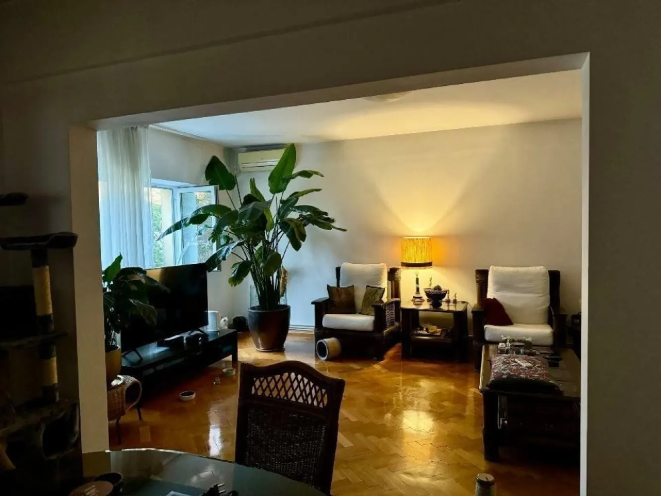 Apartament cu 4 camere in Pajura