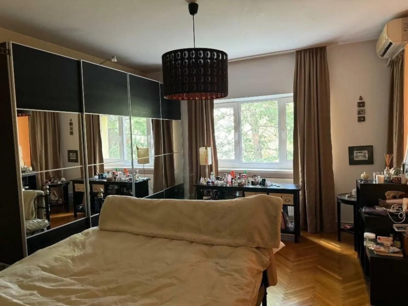 Apartament cu 4 camere in Pajura