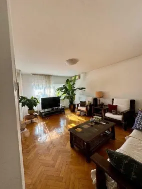 Apartament cu 4 camere in Pajura