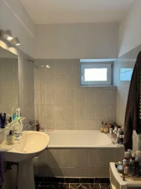 Apartament cu 4 camere in Pajura