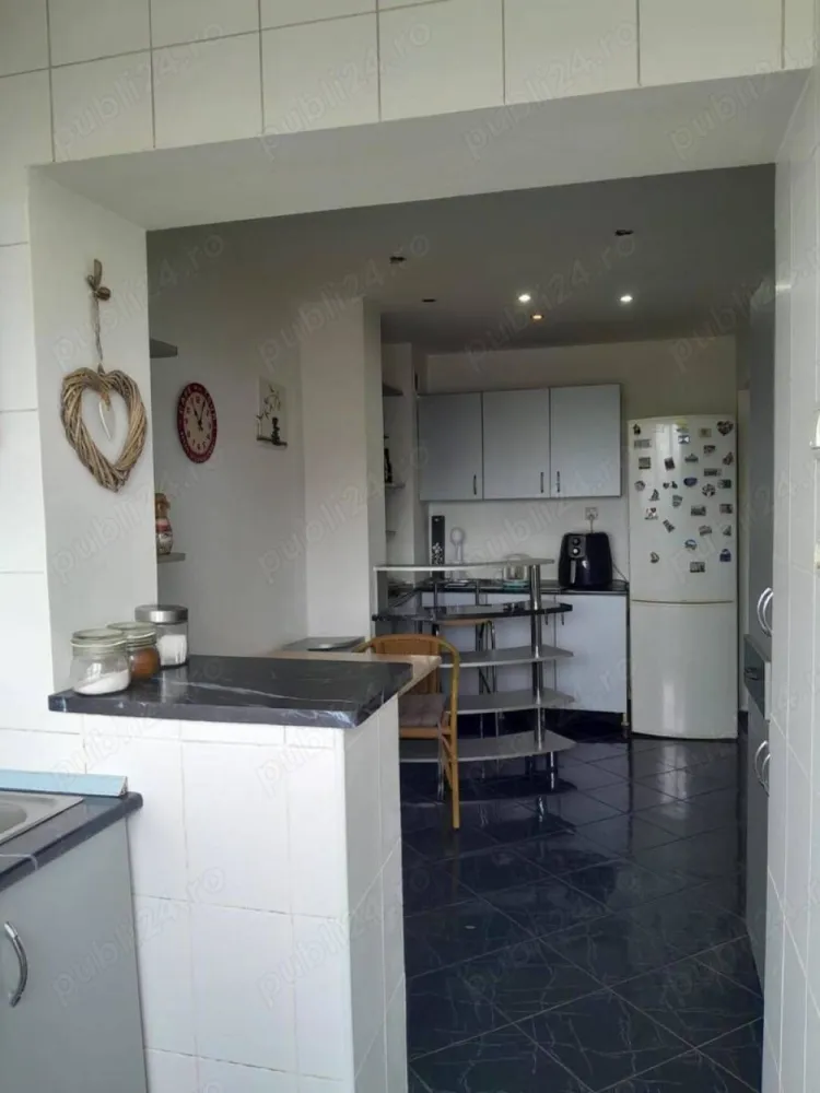 Proprietar vand apartament 4 camere Morarilor - Pantelimon - Apartament 4 camere , etaj 10 14 ,decomandat, 3 balcoane, 2 grupuri sanitare, bucatarie mare. Bloc linistit, vedere la parc, 10min merou, mall in apropiere.
