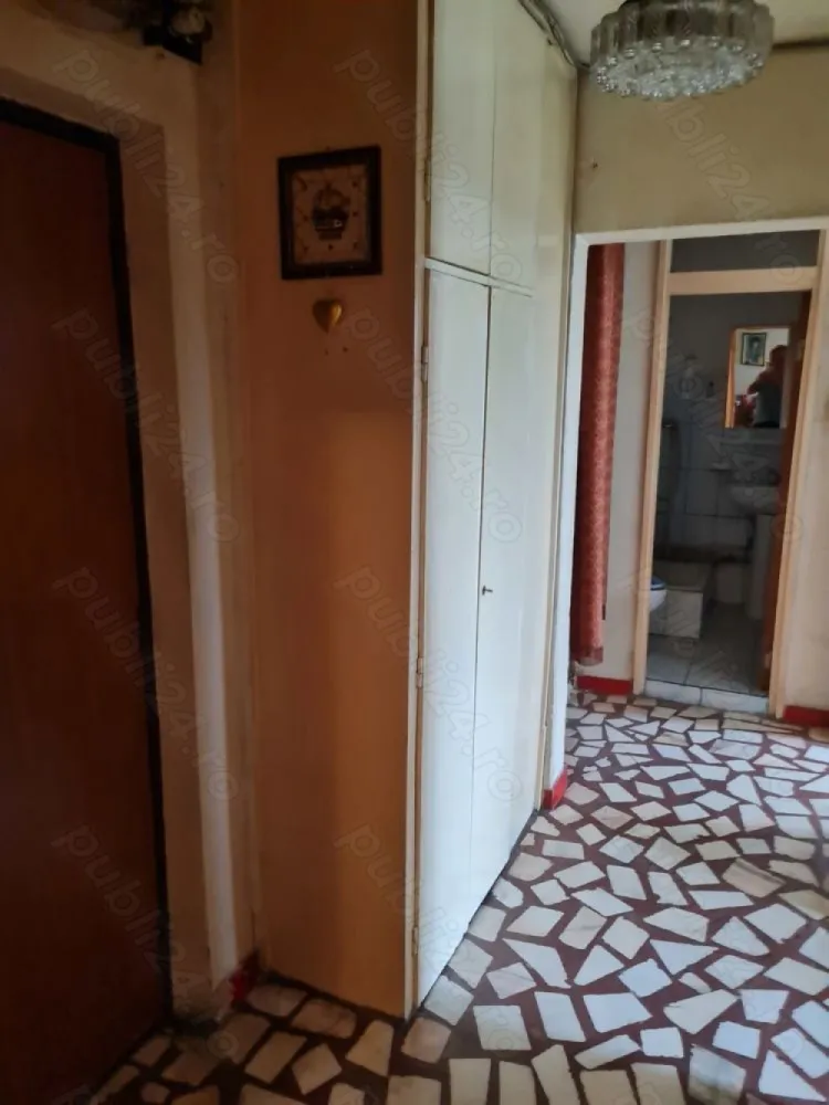 apartament de vanzare 4 camre Bucuresti Sos Stefan cel Mare - vis a vis de stadion Dinamo , apartament 4 camere de vanzare , etaj 5 din 10 , acces prin spate la parter magazin , 2 bai 2 balcoane , apartamentul necesita renovare suprafata totala 86 metri patrati locuibili 78 ,