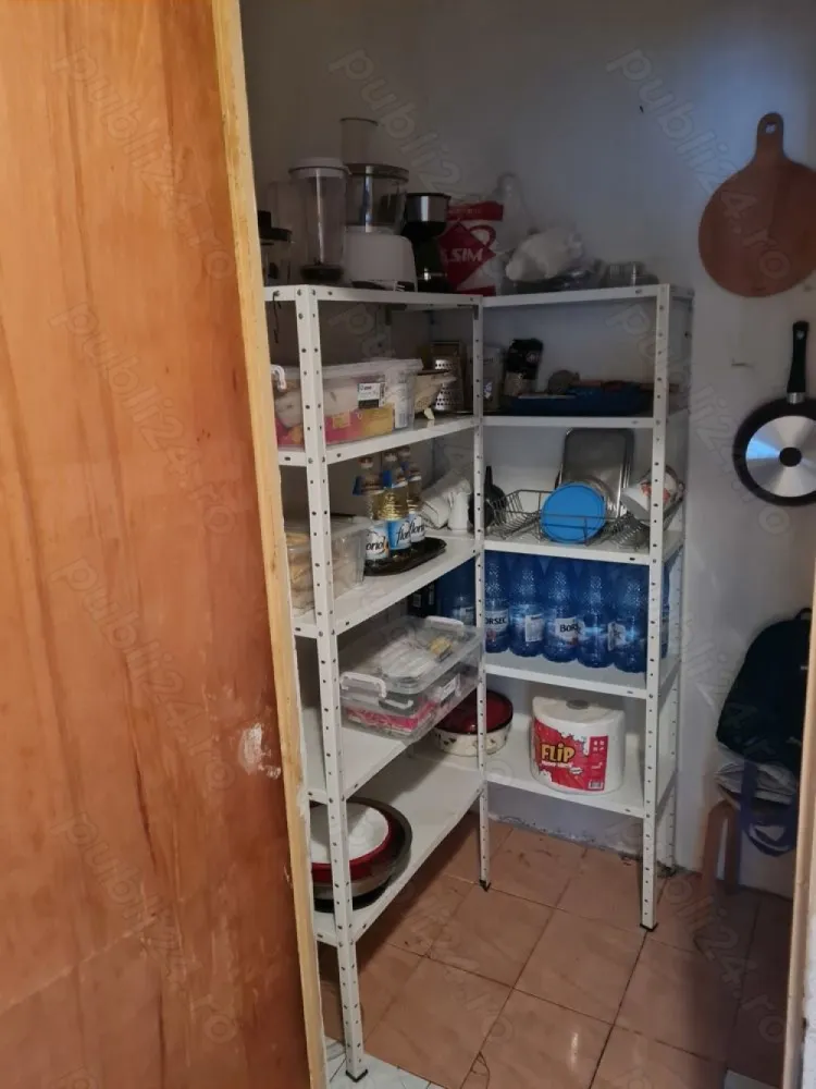 apartament de vanzare 4 camre Bucuresti Sos Stefan cel Mare - vis a vis de stadion Dinamo , apartament 4 camere de vanzare , etaj 5 din 10 , acces prin spate la parter magazin , 2 bai 2 balcoane , apartamentul necesita renovare suprafata totala 86 metri patrati locuibili 78 ,
