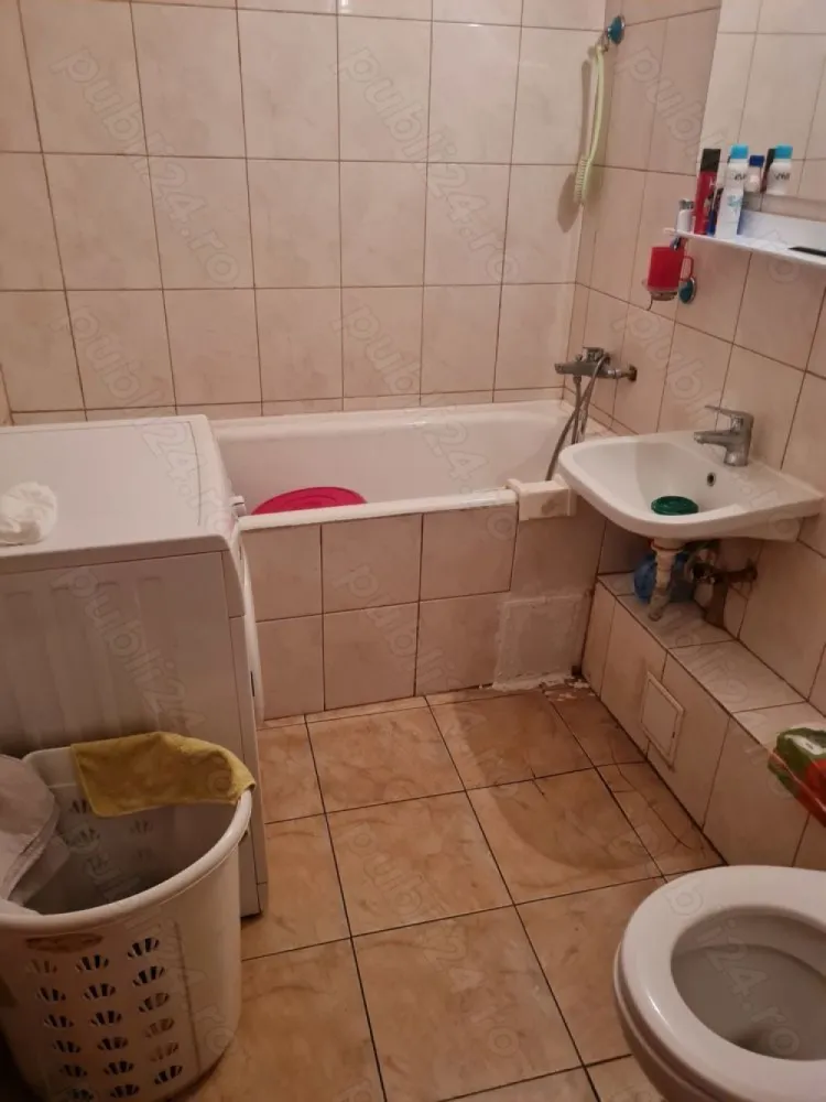 apartament de vanzare 4 camre Bucuresti Sos Stefan cel Mare - vis a vis de stadion Dinamo , apartament 4 camere de vanzare , etaj 5 din 10 , acces prin spate la parter magazin , 2 bai 2 balcoane , apartamentul necesita renovare suprafata totala 86 metri patrati locuibili 78 ,