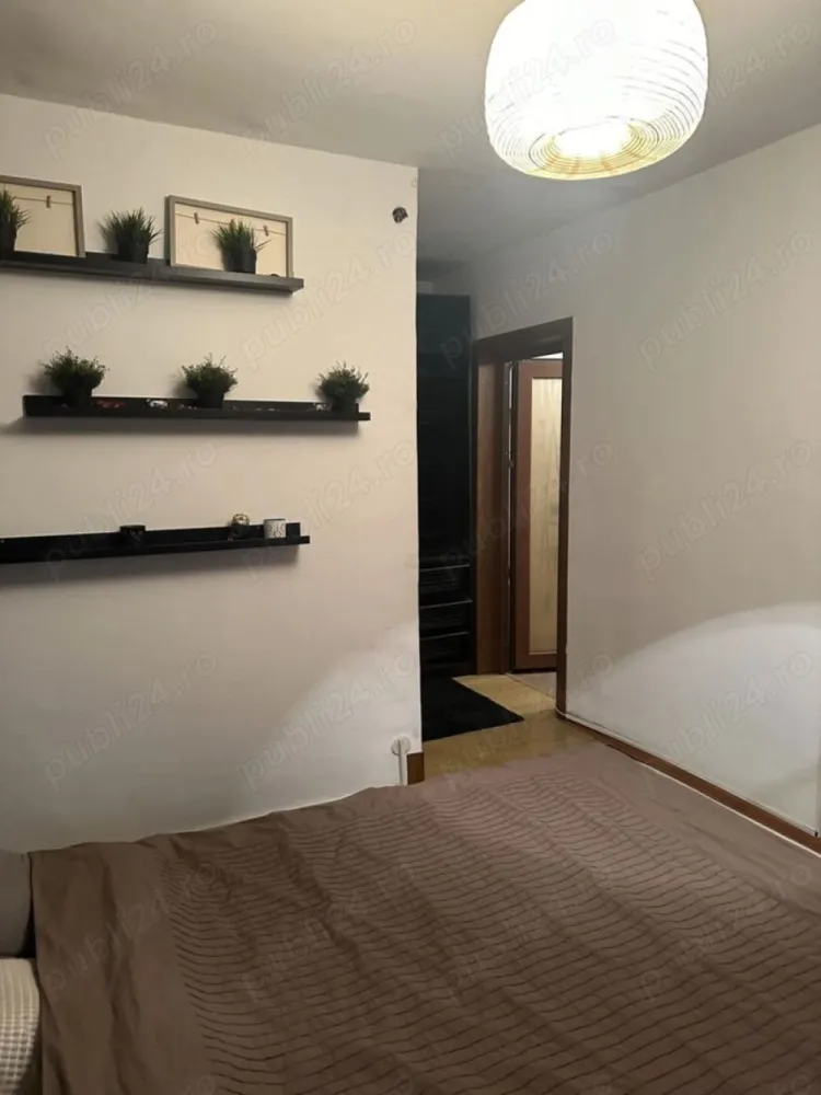Oferta Rahova Petre Ispirescu 4 Camere Decomandat - Sunati la numarul .Apartament cu 4 camere decomandat ,etajul 2 din 8. Blocul este anvelopat. Pozitie excelenta Dispune de balcoane inchise. Gresie,faiata,usi interioare,parchet. Se vinde mobilat sau nemobilat.