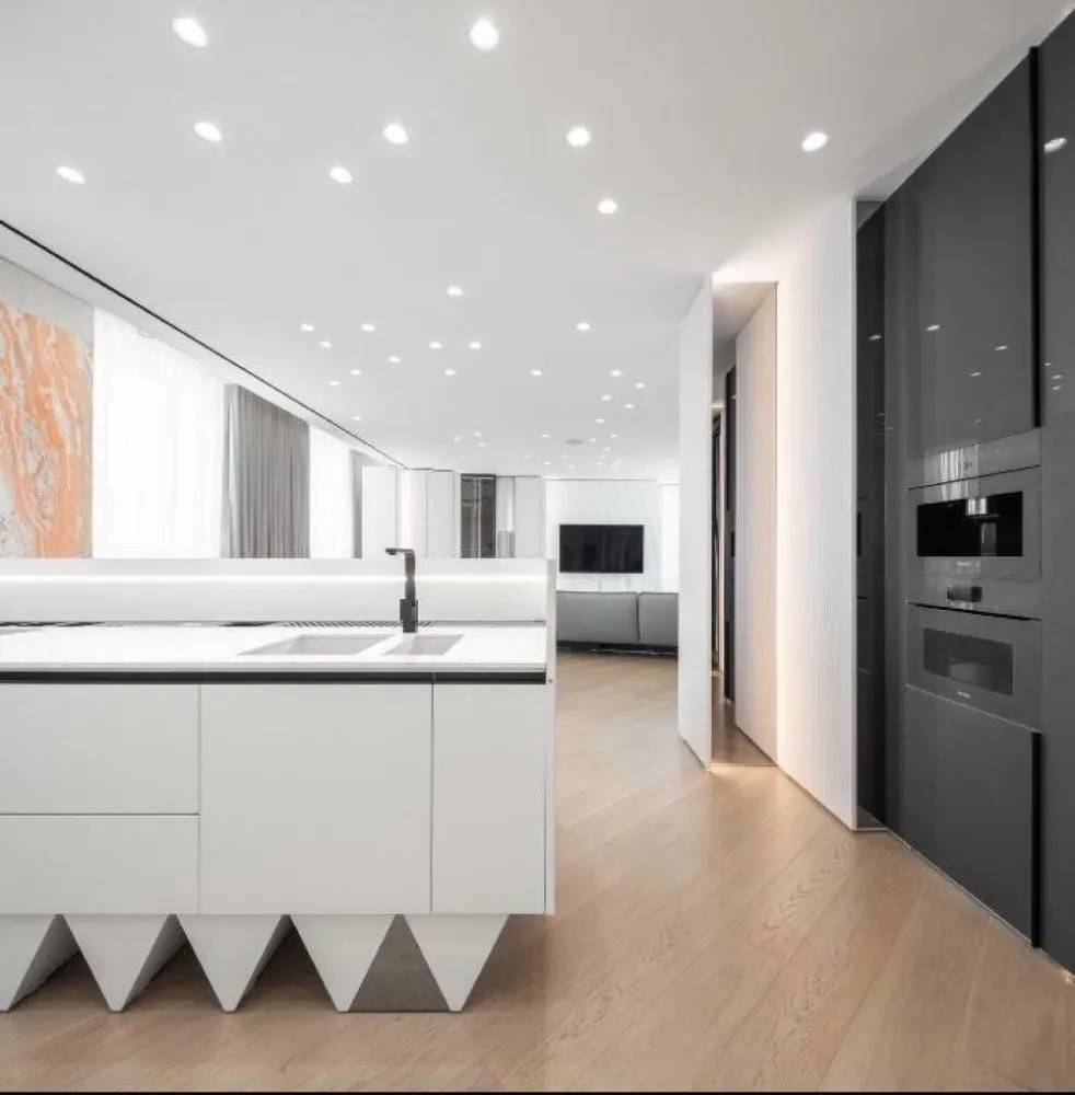 Penthouse Aviatiei Tower Direct Proprietar - Apartament cu 310 Metri pătraţi construiţi, 260 metri pătraţi utili cu terasa. Mobilat de lux. Sistem surround sound Bang and Olufsen. Vedere spre sky tower nord. Apartamentul vine cu doua locuri de parcare. Apartamentul este de vânzare direct de la proprietar. NU DISCUT CU AGENTII.
