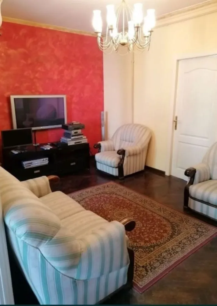 Proprietar,100 metri utili - apartament excelent poziționat pe bulevar - PRET FIX ,valabil octombrie.Se vinde apartament 4 camere situat la etajul 3.(Deasupra acestuia exista mansarda cu camere de serviciu, deci nu e ultimul etaj.) într-o clădire interbelica cu grad 1 seismic,cu doua apartamente pe etaj, situata ultracentral pe bulevardul Kogalniceanu la Nr 15. Apartamentul are 5 focuri de gaze, termopane,rulouri de aluniniu, uși blindate,aer condiționat, sistem de alarme, parchet original,in rest necesitând renovare.Doua camere au vederea spre bulevard.Suprafata construita 125 m (utilă 101 m).Toate actele pregătite pentru vânzare.Posibilitate reampartire in 2 apartamente,(având două intrări).Pentru avedea pozitia excelenta a acestui apartament puteți trece într-o plimbare pe bulevardul Kogălniceanu, iar la Nr 15, la etajul 3 o să observați baner cu anunțul de vanzare.La parter se afla Khrisna Caffe.