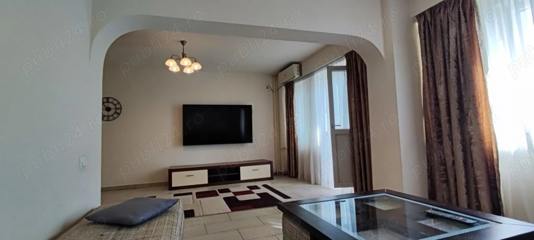 Apartament 4 camere Calea Văcărești - Proprietar vând apartament 4 camere, Calea Văcărești, proximitate Sun Plaza, metrou Piata Sudului 8 minute, parc Lumea Copiilor 5 minute. Orientare est sud, 2 balcoane închise, 2 bai, gresie, termopane, 2 AC, frigider, mașină de spălat, parțial mobilat. Instalație electrică refăcută Cu. Construit 1988. Renovat 2018. Parcare ADP. Disponibil imediat. Nu colaborez cu agenții intermediari