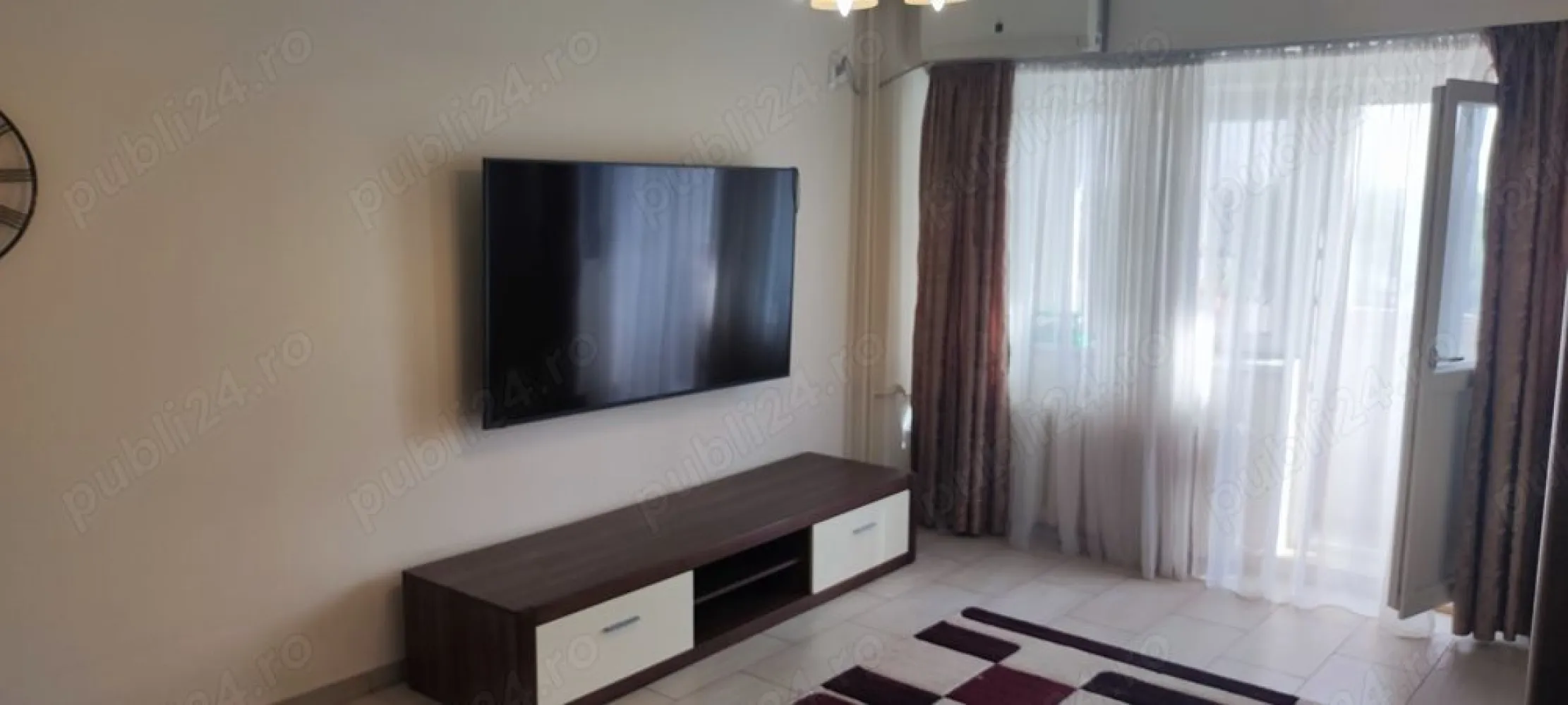 Apartament 4 camere Calea Văcărești - Proprietar vând apartament 4 camere, Calea Văcărești, proximitate Sun Plaza, metrou Piata Sudului 8 minute, parc Lumea Copiilor 5 minute. Orientare est sud, 2 balcoane închise, 2 bai, gresie, termopane, 2 AC, frigider, mașină de spălat, parțial mobilat. Instalație electrică refăcută Cu. Construit 1988. Renovat 2018. Parcare ADP. Disponibil imediat. Nu colaborez cu agenții intermediari