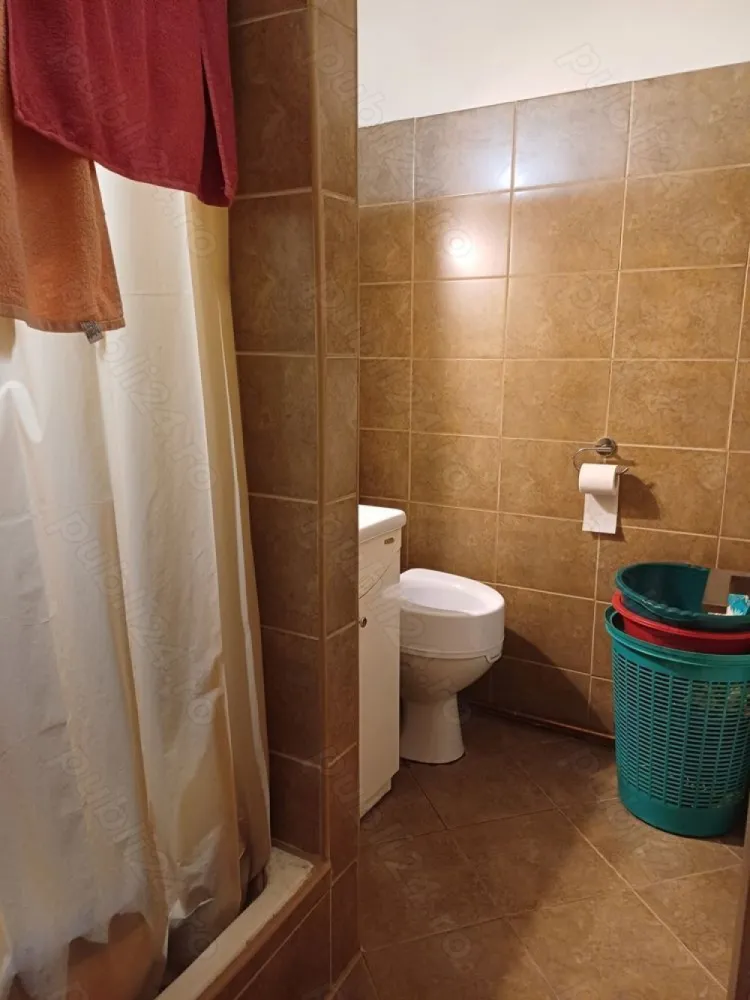 4 camere Dristor-metrou - Dristor- metrou parter 8, semidecomandat, 82mp, construcție 1984,centrală termică, loc parcare. Apartamentul este într-un imobil curat,civilizat, aproape de școli, grădinițe, centre comerciale, etc.