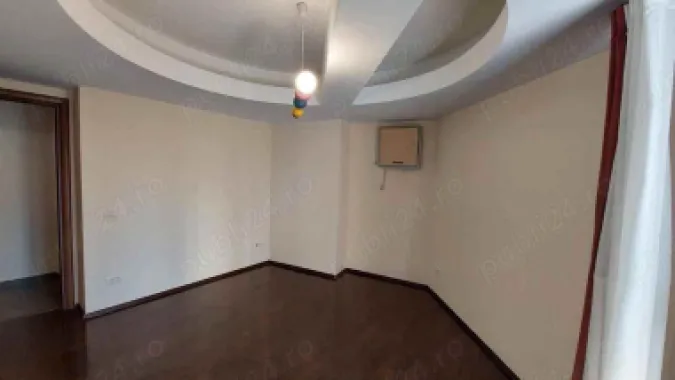 Vînzarea apartament 4 camere
