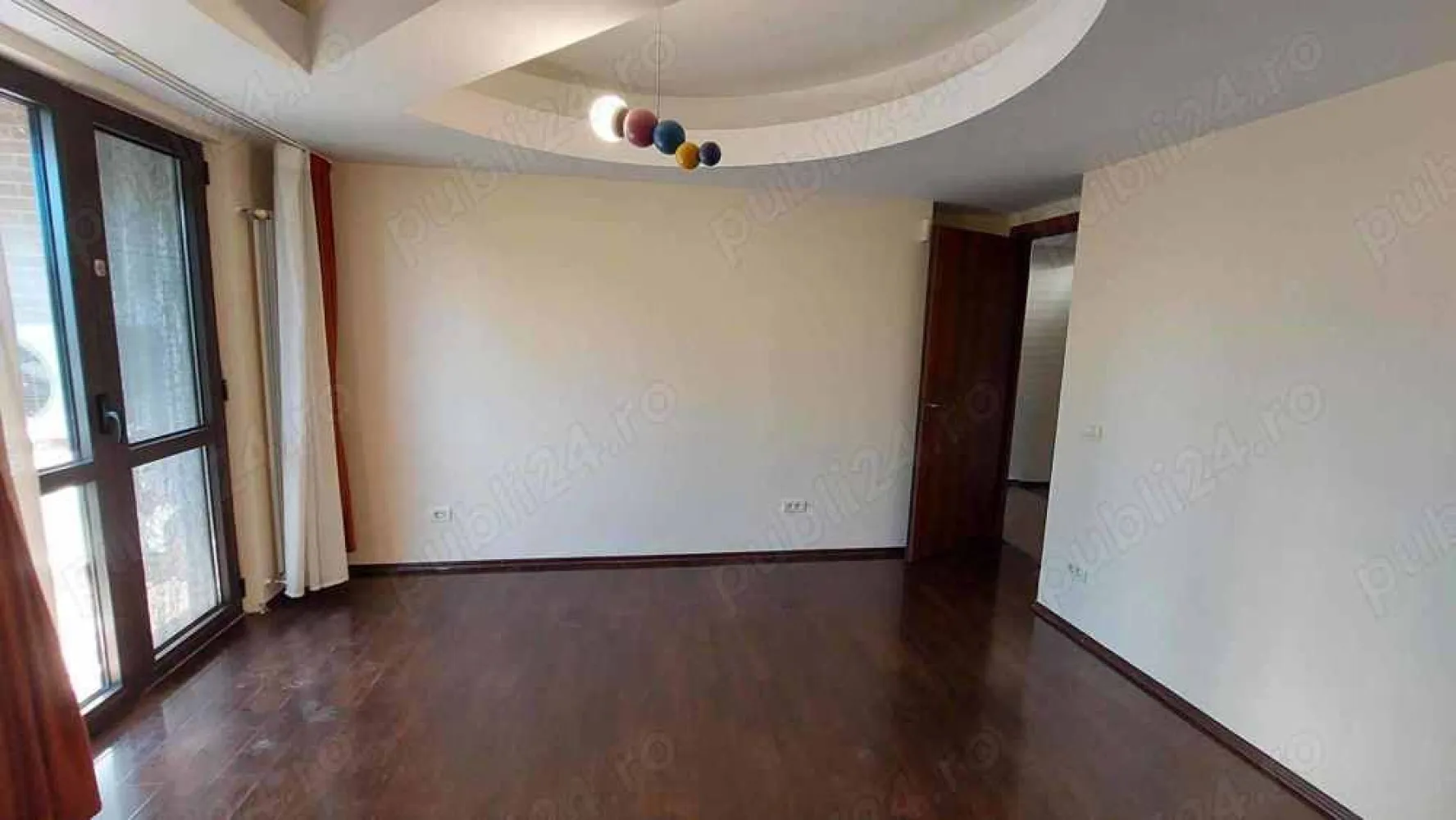 Vînzarea apartament 4 camere