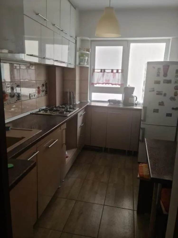 De vânzare apartament 4 camere Militari Veteranilor