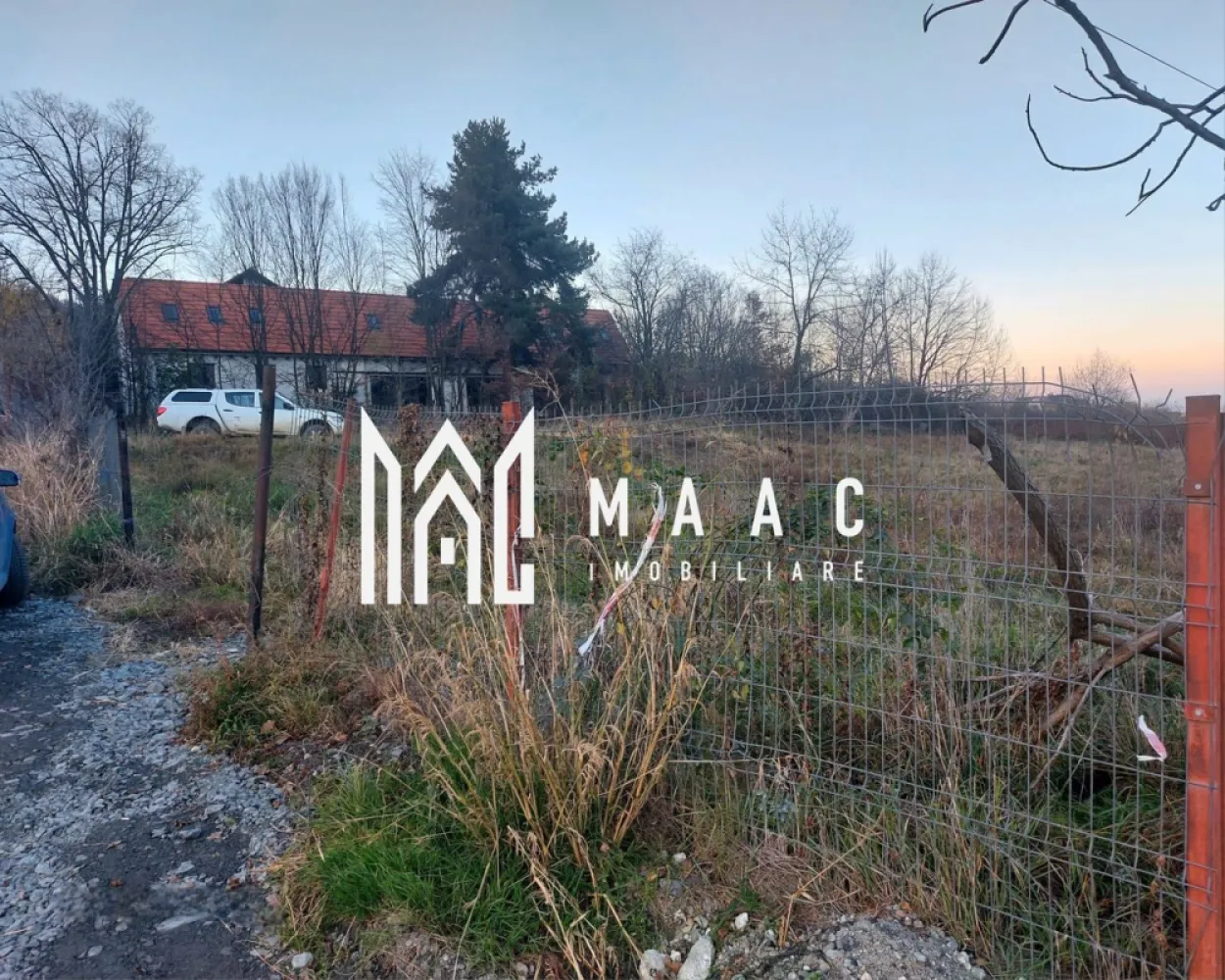 Teren Intravilan | 507MP | Urbanism| Acces auto Cisnădioara - MAAC Imobiliare vă propune spre vânzare un teren ideal pentru construcție, situat la șosea, într-o zonă cu panoramă superbă spre munți și spre Cetatea Cisnadioarei. Suprafață: 507 mp Deschidere: dublă, la 2 străzi – 17 ml și 27 ml Acte disponibile: Extras de carte funciară Certificat de urbanism Utilități disponibile: gaz, apă, canalizare, curent – toate la limită de proprietate. Terenul este ideal pentru construcția unei locuințe individuale, a unei case de vacanță sau ca investiție pe termen lung, datorită poziționării sale strategice într-o zonă în plină dezvoltare și cu acces facil. Pentru detalii suplimentare și programarea unei vizionări, nu ezitați să ne contactați specificând ID anunț: CP2777798 MAAC Imobiliare – expertul tău în investiții imobiliare . }}