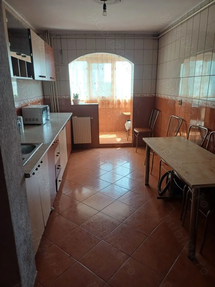 Vând apartament 4 camere - Apartament 4 camere,decomandat, 2 bai,2 balcoane,