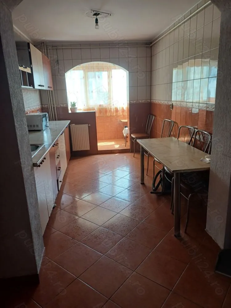 Vând apartament 4 camere - Apartament 4 camere,decomandat, 2 bai,2 balcoane,