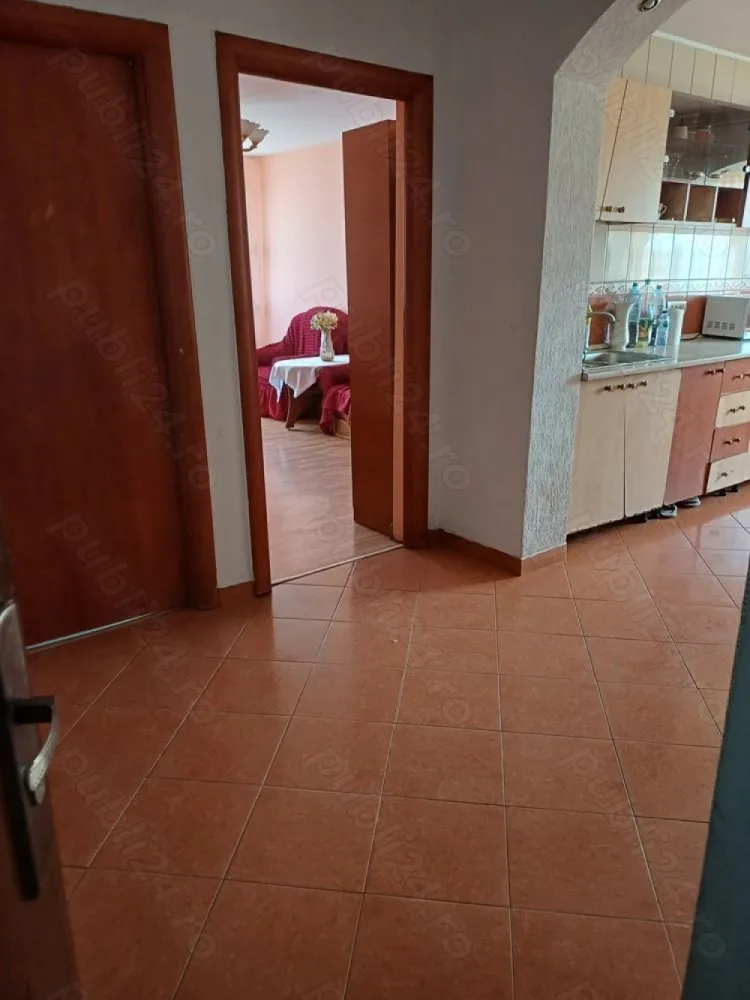 Vând apartament 4 camere