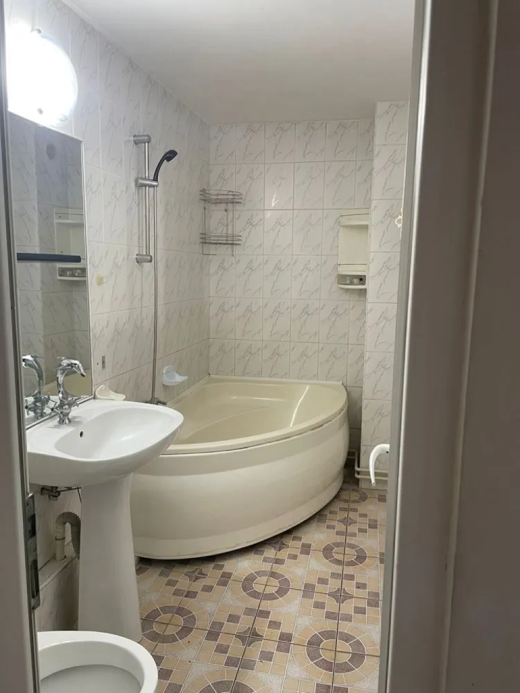 Apartament 4 camere zona mall vitan- nerva traian