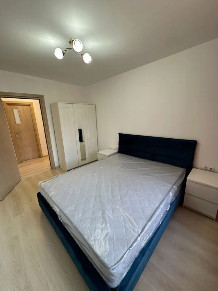 Apartament 4 camere zona Lujerului - Proprietar vand apartament 4 camere 94 mp2 . zona lujerului -doua bai, doua balcoane -etaj 5/10 -centrala proprie -masina de spalat vase -loc de parcare -Instalatia schimbata Apartamentul este recent zugravit. Paturile, mobila din camere, TV, masina de spalat, frigider toate sunt noi. Pentru mai multe detalii rog sa ma contactati pe nr din anunt!