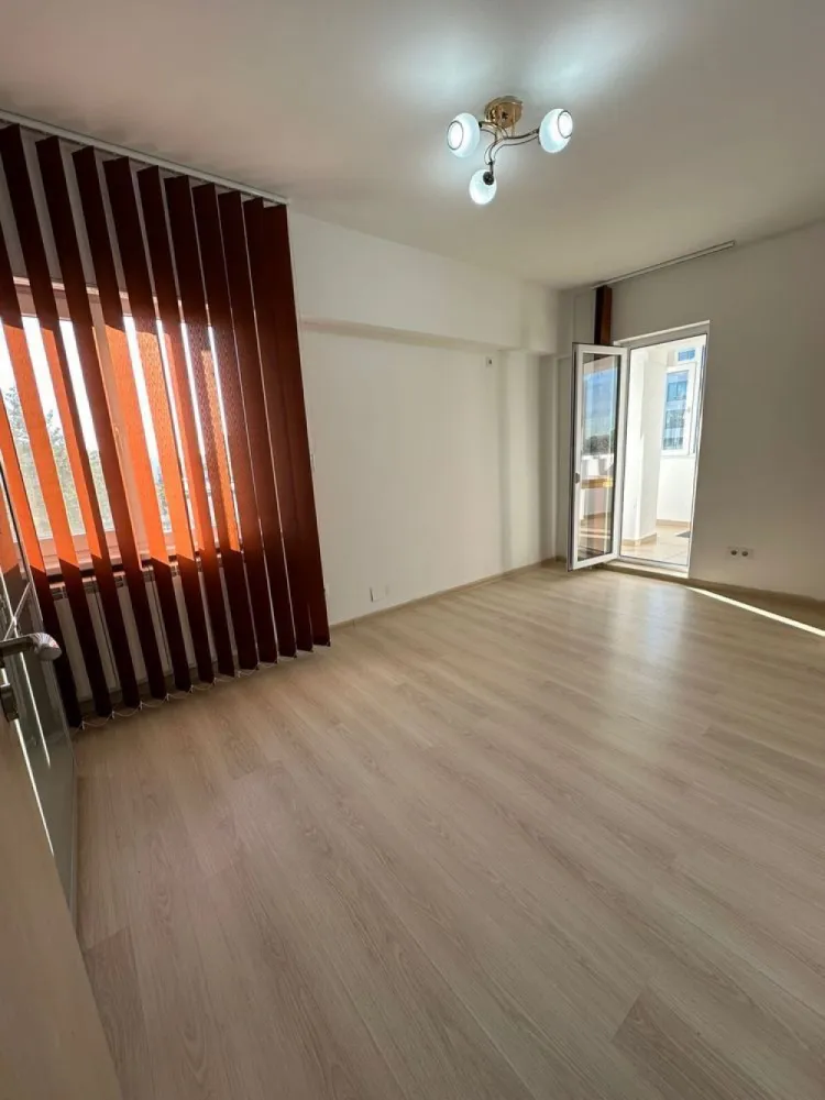 Apartament 4 camere zona Lujerului - Proprietar vand apartament 4 camere 94 mp2 . zona lujerului -doua bai, doua balcoane -etaj 5/10 -centrala proprie -masina de spalat vase -loc de parcare -Instalatia schimbata Apartamentul este recent zugravit. Paturile, mobila din camere, TV, masina de spalat, frigider toate sunt noi. Pentru mai multe detalii rog sa ma contactati pe nr din anunt!