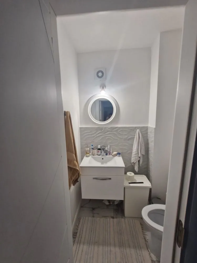 Apartament 4 camere, Dna Ghica - Apartament 4 camere, proaspat renovat cu mobila noua. * suprafata 90 mp, doua bai, doua balcoane. * situat intr o zona linistita cu acces rapid la mijloacele de transport in comun! Tramvaiul 21, doua minute de mers pe jos, ratb in fata scarii * imobilul este situat langa parc, intrare fiind in spatele scarii. * An consructie 1975 * Etaj 7 din 10 * Scoala generala vis a vis de bloc * Magazine si piata obor in apropiere