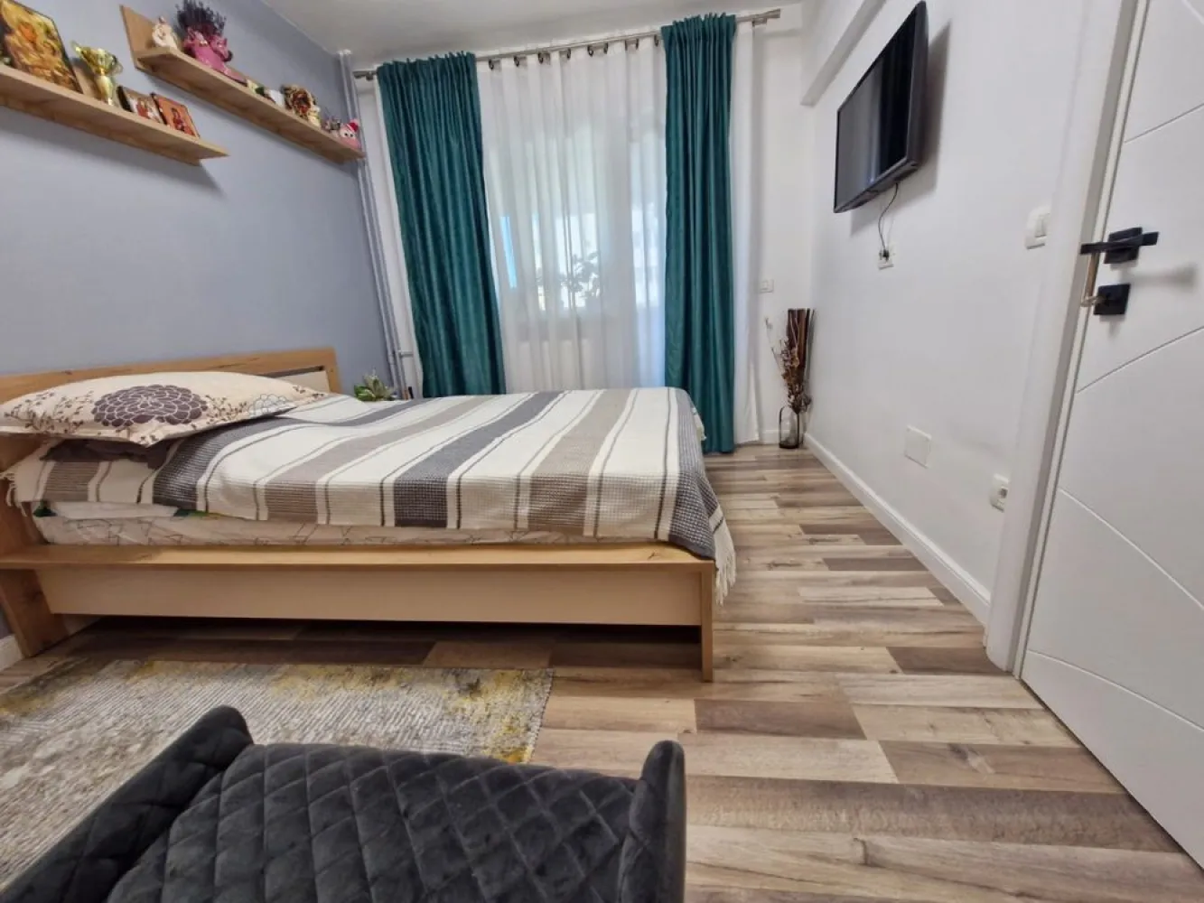 Apartament 4 camere, Dna Ghica
