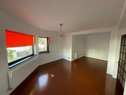 Ag BRASADAS vinde vila 8 cam curte 237mp D+P+2+M 13 Sept.