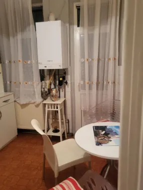 Vand apartament in vila