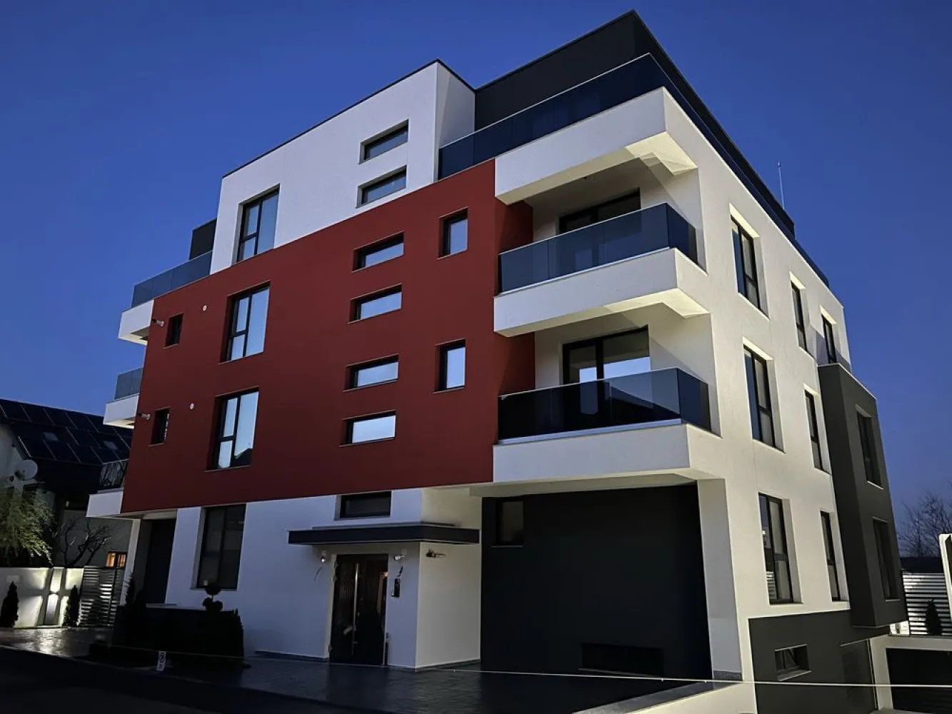 BLOC NOU 2024 • S.M.E Residence SISEȘTI Apartament 4 Camere - !!! SME RESIDENCE / DIRECT DEZVOLTATOR !!! !!! IMOBIL NOU ÎN CURS DE FINALIZARE !!! - ZONA : SISEȘTI BĂNEASA / MULTIMODAL - • S + P + 1E + 2Er+ 3Er • APARTAMENTE DISPONIBILE : 2 / 3 / 4 CAMERE : LOCURI PARCARE : SUBTERAN / SUPRATERAN Imobilul este situat pe una din cele mai frumoase străzi într-un cartier privat ! Fiind retras faţă de șosea cu o lungime foarte mare beneficiază de tendinţa de linişte şi siguranţa ! Adresa : Șos.Gheorghe Ionescu Sisești NR : 256 B Situat doar la mai puțin de 2 min de mers pe jos fața de TERMINALUL MULTIMODAL (METROU) Structură Realizată Din : Stâlpi,Planșee BETON Zidăria Realizată Din : Cărămida POROTHERM inclusiv pereții despărțitori interiori la apartamente sunt din cărămida de 11,5 cm (tencuială clasica + glet) !!! IMOBILUL ESTE DOTAT CU FINISAJE DE CEA MAI ÎNALTĂ CLASĂ ȘI CALITATE !!! -LIFT : SCHINDLER -ÎNCĂLZIRE PRIN PARDOSEALA T.E.C.E -Tâmplarie : REHAU GENEO RAU FIPRO-X -Sticlă TRIPAN 52’ - 4 Anotimpuri -Izolaţie Polistiren 10 / EPS 80 AUSTROTHERM -Instalaţii : ROMSTAL & GEWISS & TECE -Vată Bazaltică / HidroIzolații -Video Interfon -Uși Metalice MACCO -Decorativă CAPAROL -Centrală Proprie VIESSMAN 33KW -BALUSTRADA STICLA SECURIZATĂ 8/2/8 -Profil Aluminiu CORTIZO -Contorizare Individuală Utilități ! -Degivrare Rampă Acces Garaj -Ușa Garaj HORMANN GERMANIA Toate apartamentele se predau la cheie având posibilitatea de a-și alege noul proprietar finisajele interioare : gresie,faianța,parchet,uși... ROG ȘI OFER MAXIMĂ SERIOZITATE !!!