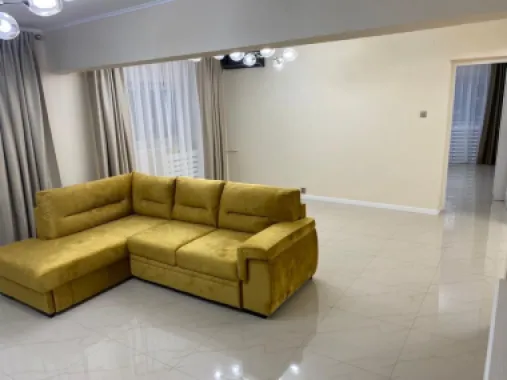Inchiriez apartament zona Decebal