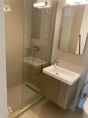 Inchiriez apartament zona Decebal