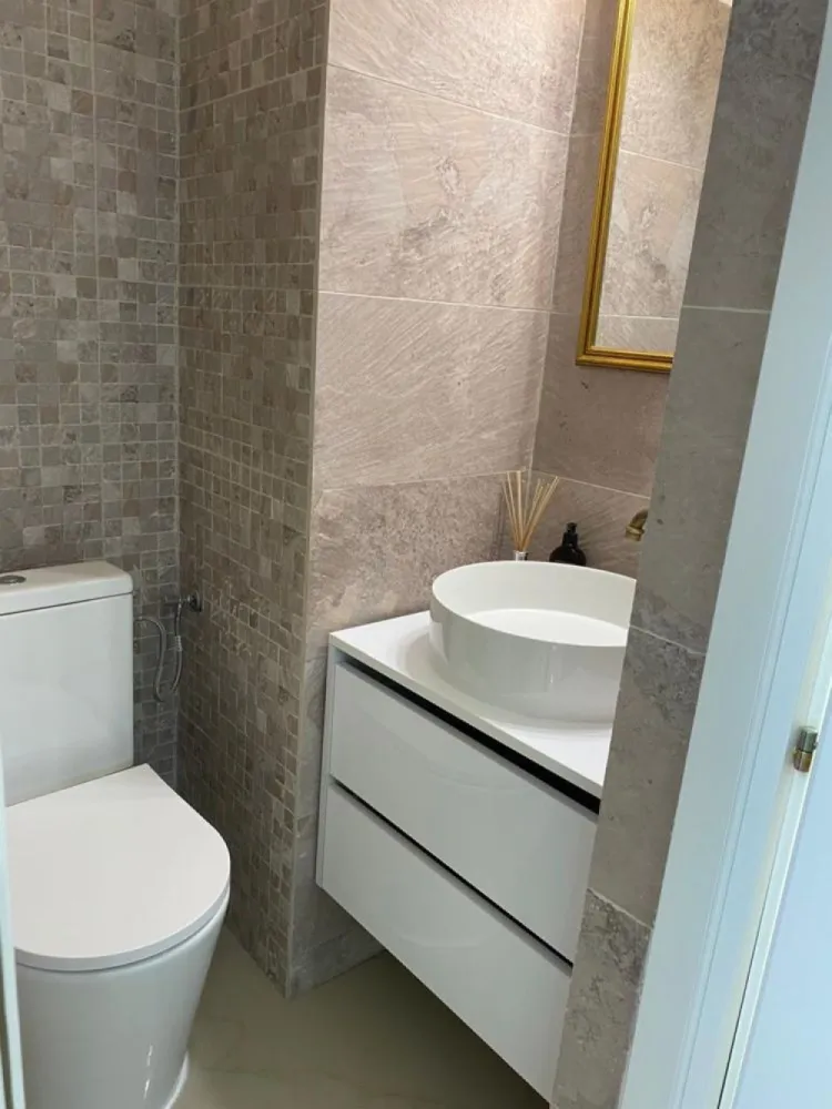 Inchiriez apartament zona Decebal