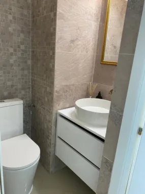 Inchiriez apartament zona Decebal