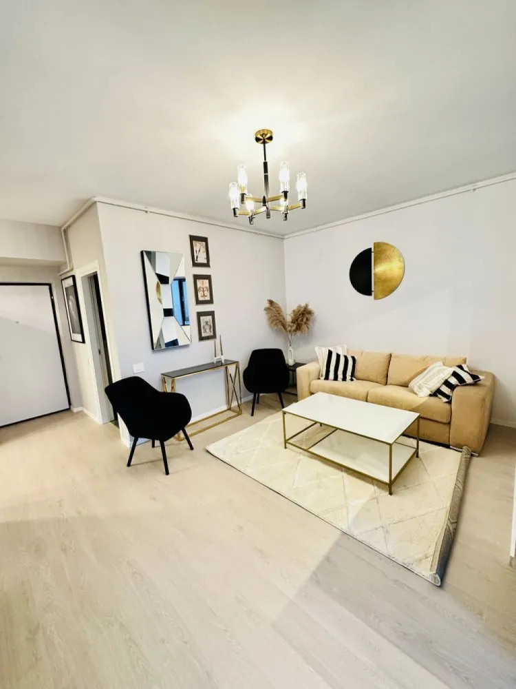 Apartament prima inchiriere Sisesti - Apartament cu 3 camere aflat la prima închiriere , situat în complexul North Side Park, etaj 6/11. Loc parcare subteran. Compus din living cu bucătărie deschisă, dormitor master cu baie, dormitor secundar cu baie cu duș . Terasă cu view superb de 15 mp
