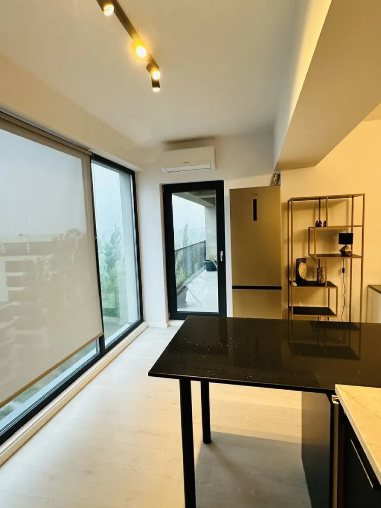 Apartament prima inchiriere Sisesti - Apartament cu 3 camere aflat la prima închiriere , situat în complexul North Side Park, etaj 6/11. Loc parcare subteran. Compus din living cu bucătărie deschisă, dormitor master cu baie, dormitor secundar cu baie cu duș . Terasă cu view superb de 15 mp