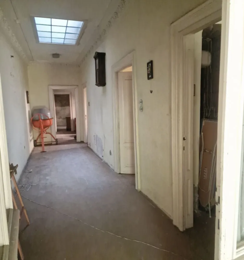 Tineretului, parc Carol, teren 413 mp, 2 case, comision 0 - De vanzare 2 case alaturate situate pe strada Lanariei (strada din care se intra in parcul Carol) zona Sincai, metrou Tineretului (la 5 min de mers pe jos) Suprafața totala teren 413 mp, front stradal 16 ml. Se pot vinde si separat : 1. Suprafata teren 208 mp , front stradal 8 ml, amprenta casei 124 mp. 2. Suprafata teren 205 mp , front stradal 8 ml, amprenta casei 122 mp. Casele sunt construite din caramida in jurul anului 1930. Ele se pot renova/consolida sau se pot demola nefiind încadrate in categoria monument istoric.