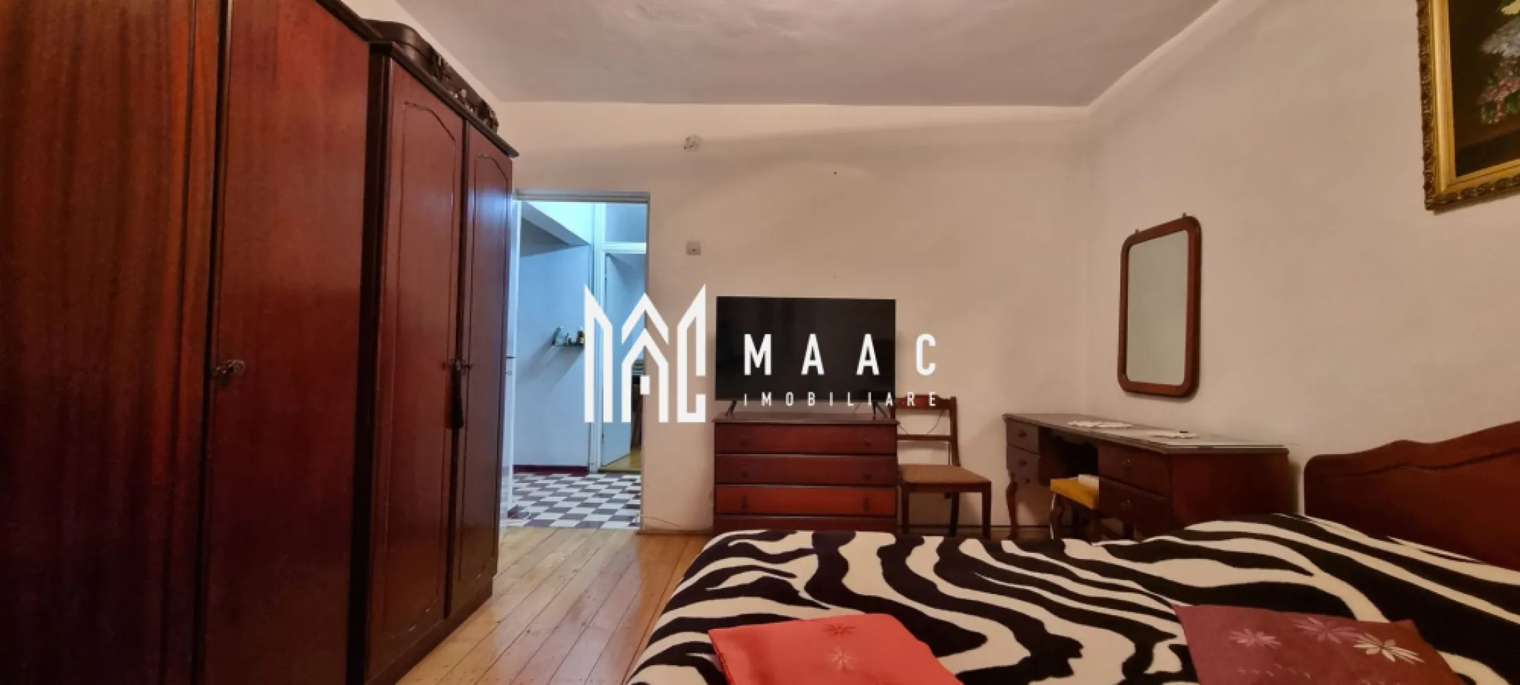 Black Friday Apartament 4 camere | 84mpu I Balcon | Romgaz - 🔥 BLACK FRIDAY - Profită de cea mai bună perioadă din an pentru a deveni proprietar! Reducere de 4.000 euro - Pret vechi - 75.000 euro Pret promotional - 71.000 euro MAAC Imobiliare vă propune pentru achiziționare un apartament cu suprafața de 84mpu, situat strategic în cartierul Vitrometan, zona Birouri Romgaz. - Locuința este pozitionată la etajul 3 al blocului cu 4 etaje, pod și subsol. - Datorită orientarii sud- vestice, imobilul este iluminat natural, în aceeași măsură, soarele contribuie la confortul termic din locuință. - Compartimentare decomandată, dispune de un hol de acces spațios care oferă intrare separată către: - Baie serviciu, bucătărie cu cămară, living, dormitor, baie principală cu cadă plus încă 2 dormitoare cu balcon închis, - Dispune de centrală termică proprie și calorifere din fontă, - Instalația de canalizare și apă au fost refăcute. - Apartamentul se vinde cu boxă la subsol. Amplasat în vecinătatea DN14( Șos. Sibiului), transportul în comun, magazinele comerciale și punctele de interes sunt în vecinătatea locuinței. Această proprietate combină confortul unui apartament cu libertatea unei case. Pentru mai multe detalii precizați telefonic că ați văzut anunțul cu ID: CP2777715 }}