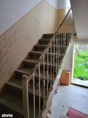 Ag EUROPA vinde casa cu etaj cu teren aferent de 10 ari în Lazuri.
