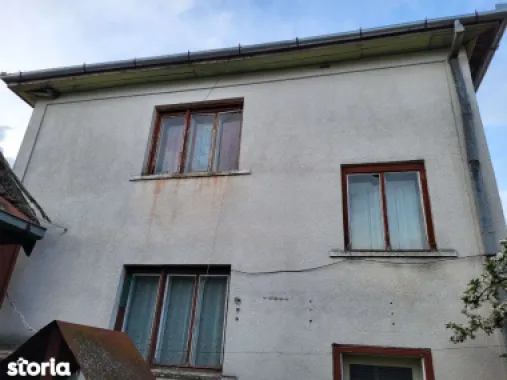 Ag EUROPA vinde casa cu etaj cu teren aferent de 10 ari în Lazuri.