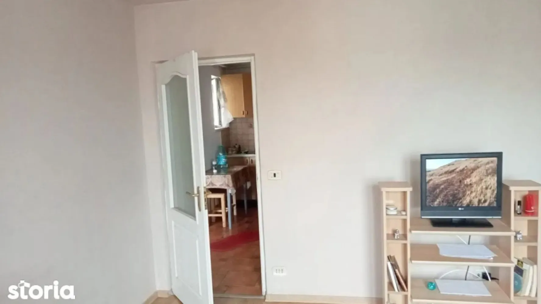 ageuropa.ro vinde ap 2 cam CARAMIDA FINISAT etaj 4 Micro 14 Dariu Pop. - Agentia EUROPA vinde apartament FINISAT cu doua camere situat la etajul 4 în Micro 14 pe Dariu Pop. Apartamentul este din CARAMIDA, are 42mp suprafata utila si se vinde cu bucătăria mobilata.