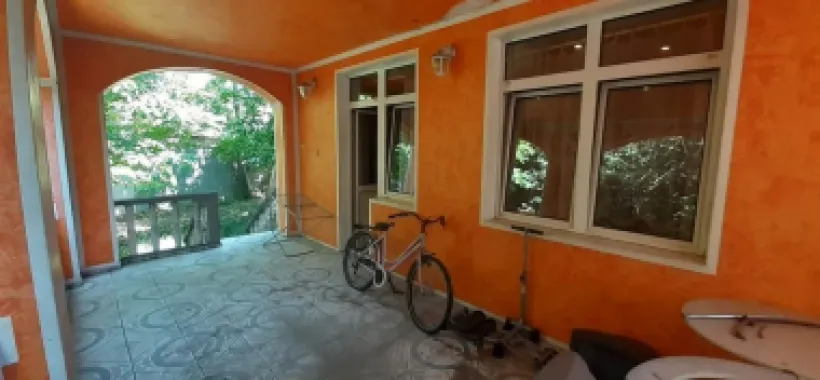 Ag. EUROPA vinde parterul unei case cu 2 etaje în zona Carpați 2.