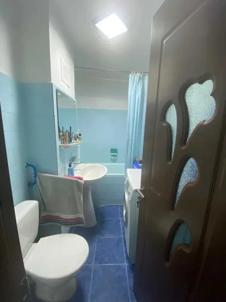 ageuropa.ro vinde ap 2 cam DECOMANDAT zona CENTRALA, 52mp etaj 4. - Agenția EUROPA vinde apartament FINISAT cu 2 camere DECOMANDAT, 52mp in zona CENTRALA la etajul 4/4. Parchet lemn stratificat, 2 balcoane, beci. Pentru mai multe oferte accesați : www.ageuropa.ro