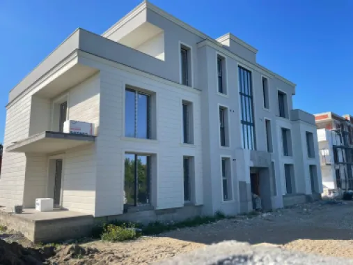 Ag EUROPA vinde ap NOU 55mp în zona SEMICENTRALA