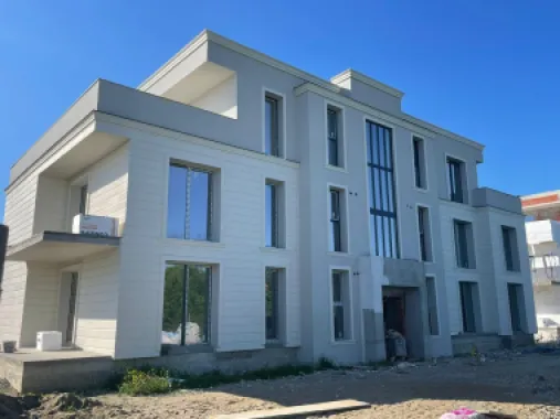 Ag EUROPA vinde ap NOU 55mp în zona SEMICENTRALA