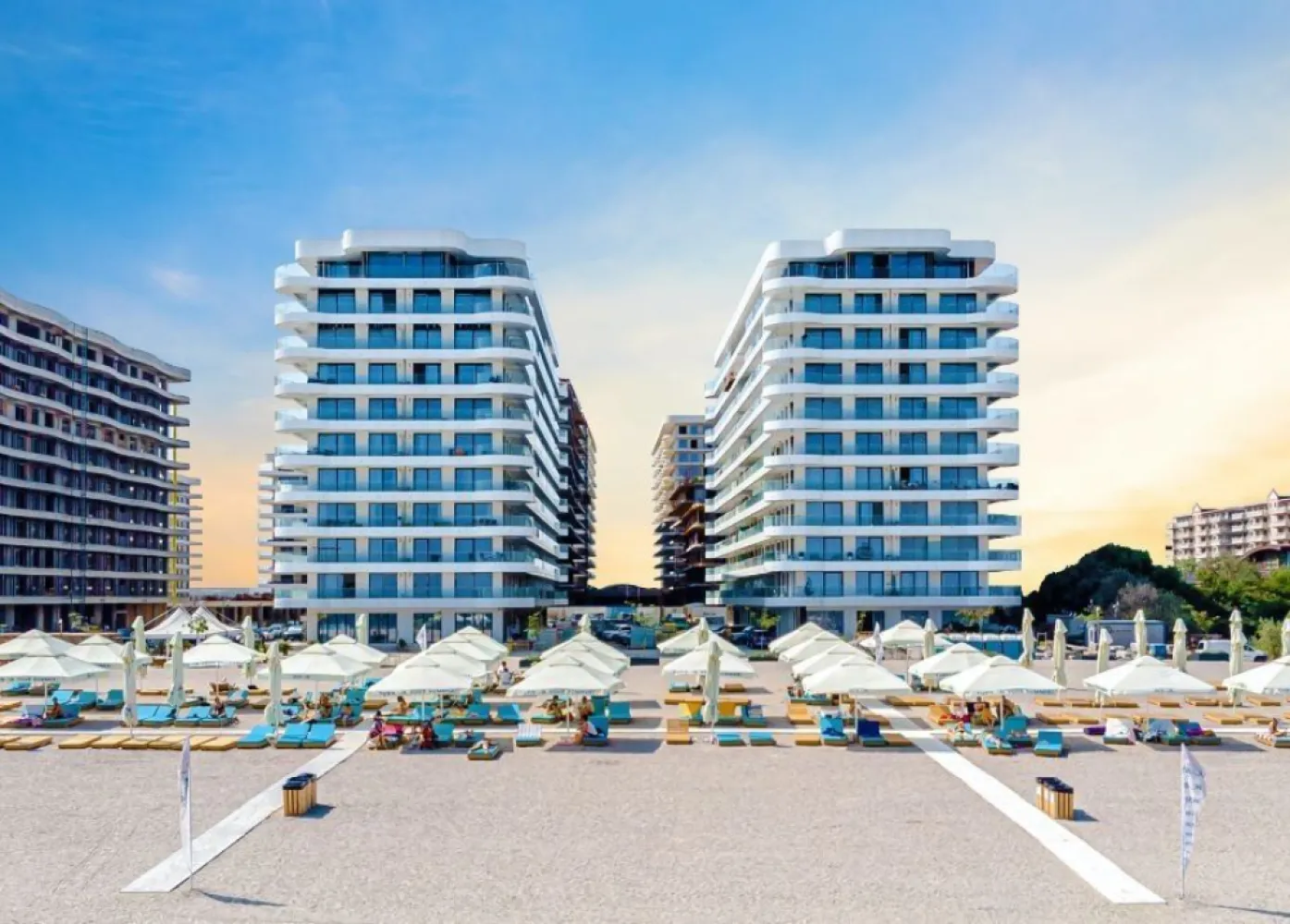SEA ON Mamaia Nord - prima linie cu vedere la mare, zona exclusivista - ANSAMBLUL REZIDENTIAL "SEA ON MAMAIA" – Mamaia Nord- Năvodari Constanta , primul rand la mare, lângă Nordis Mamaia. Ideal investiție Oportunitate .STUDIO NOU RECEPTIONAT, Bloc 2, PARTER/10, cu vedere pe sud. VANZARE DIRECT DE LA PROPRIETAR. Studio: camera de zi, chicineta, baie, hol, MOBILAT UTILAT COMPLET: Tv Samsung Smart , masina de spălat cu uscător , plita pe inducție , frigider incorporabil, cuptor cu microunde. Toate aceste produse sunt noi. Facilitati: centrala proprie marca Vaillant cu pornire de la distanta prin internet-sistem Smart Home, incalzire in pardoseala Uponor, aer conditionat Daikin inclus, gaze, aparate de contorizare separată a consumului de apă, de energie electrică şi gaze, instalaţii: electrice (inclusiv pentru curenţii slabi) Schneider, Legrand si Gewiss, termice Uponor, sanitare Grohe si Kludi,tâmplărie exterioară din aluminiu Schuco, interfon, lift marca Schindler.Avand in vedere locatia deosebita, linistea, calitatea si confortul oferit acesta proprietate este cu siguranta una din primele optiuni rezidentiale aflate in zona. Acces rapid la toate punctele „fierbinţi” din Mamaia Nord: Loft, Crazy Beach, Fratelli Beach&Club, Breeze, Resort Phoenicia ,complexul este totuşi amplasat optim, fiind ferit de agitaţie şi zgomot, asftel încât să vă bucuraţi de o experienţă cât mai relaxantă la malul mării. Studioul nu are BALCON