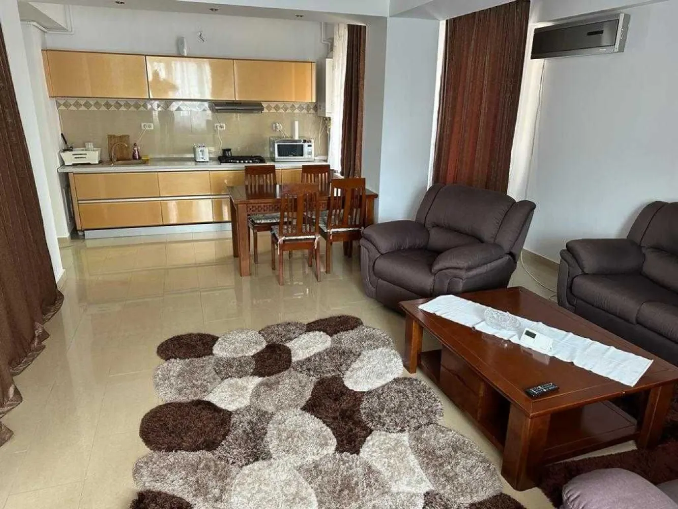 Vand apartament in Mamaia Nord zona Fratelli, Nuba, Loft - Vand apartament 2 camere, 83 mp, an constructie 2009, etaj 4/6, complet mobilat, centrala termica, doua balcoane. Mamaia Summerland, 50m de plaja Vedere la Marea Neagra si Lacul Siutghiol