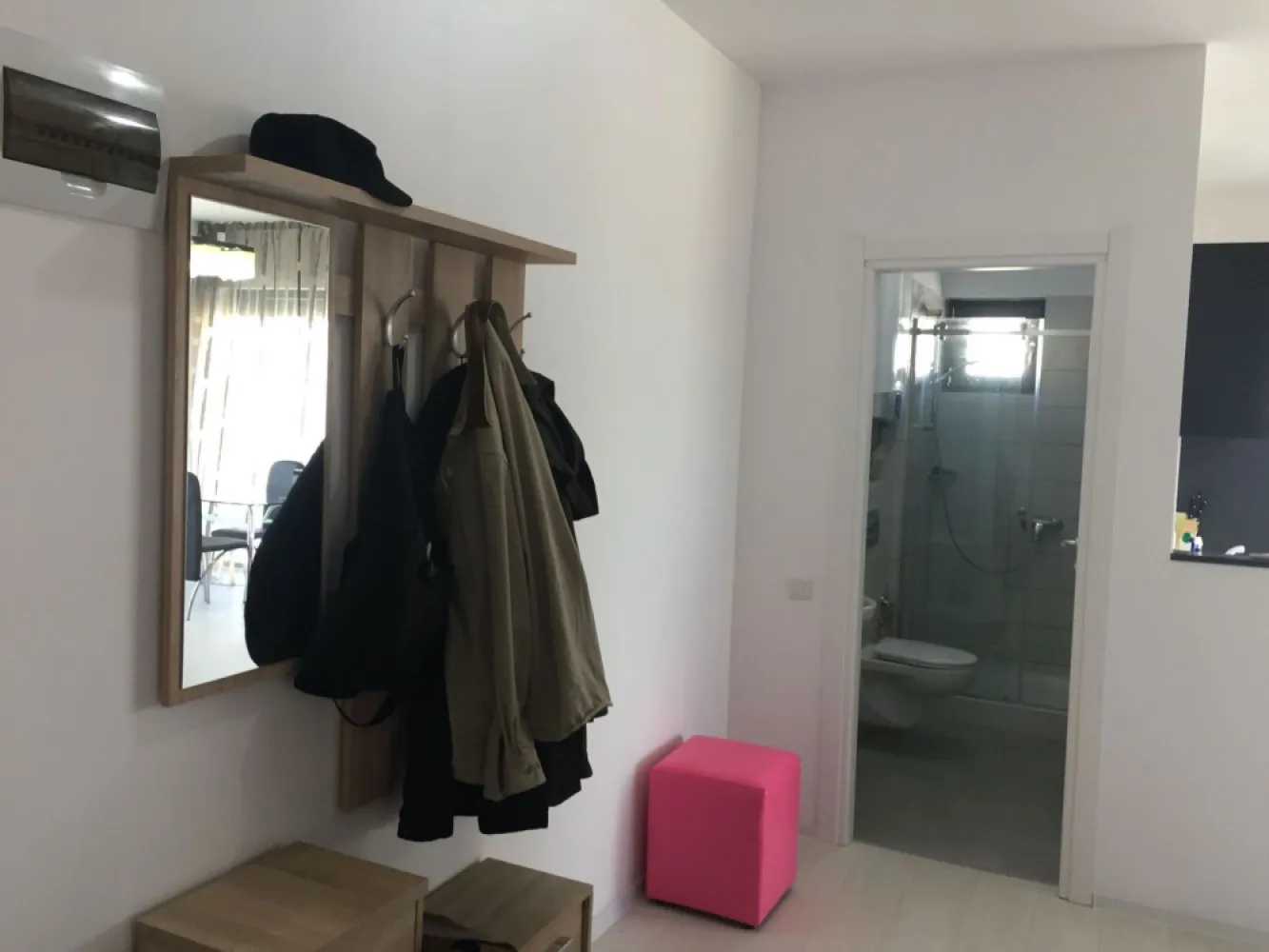 Apartament pe malul Mării, Mamaia! 2 camere 63mp suprafață. Mobilat. - Apartament la Mamaia în De Silva Residențe. La malul Mării, lingă Loft, Hotel Opera, Hotel Niota. Cu parcare păzit,lift, casa scării cu marmură,Mobilat.