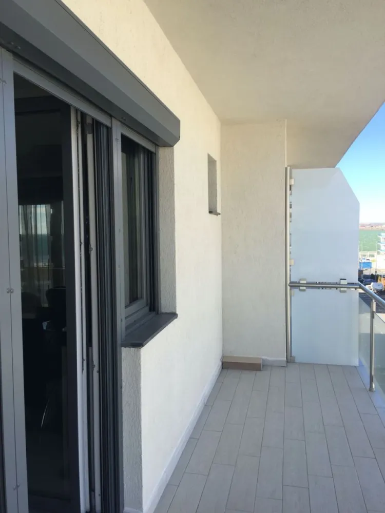 Apartament pe malul Mării, Mamaia! 2 camere 63mp suprafață. Mobilat. - Apartament la Mamaia în De Silva Residențe. La malul Mării, lingă Loft, Hotel Opera, Hotel Niota. Cu parcare păzit,lift, casa scării cu marmură,Mobilat.