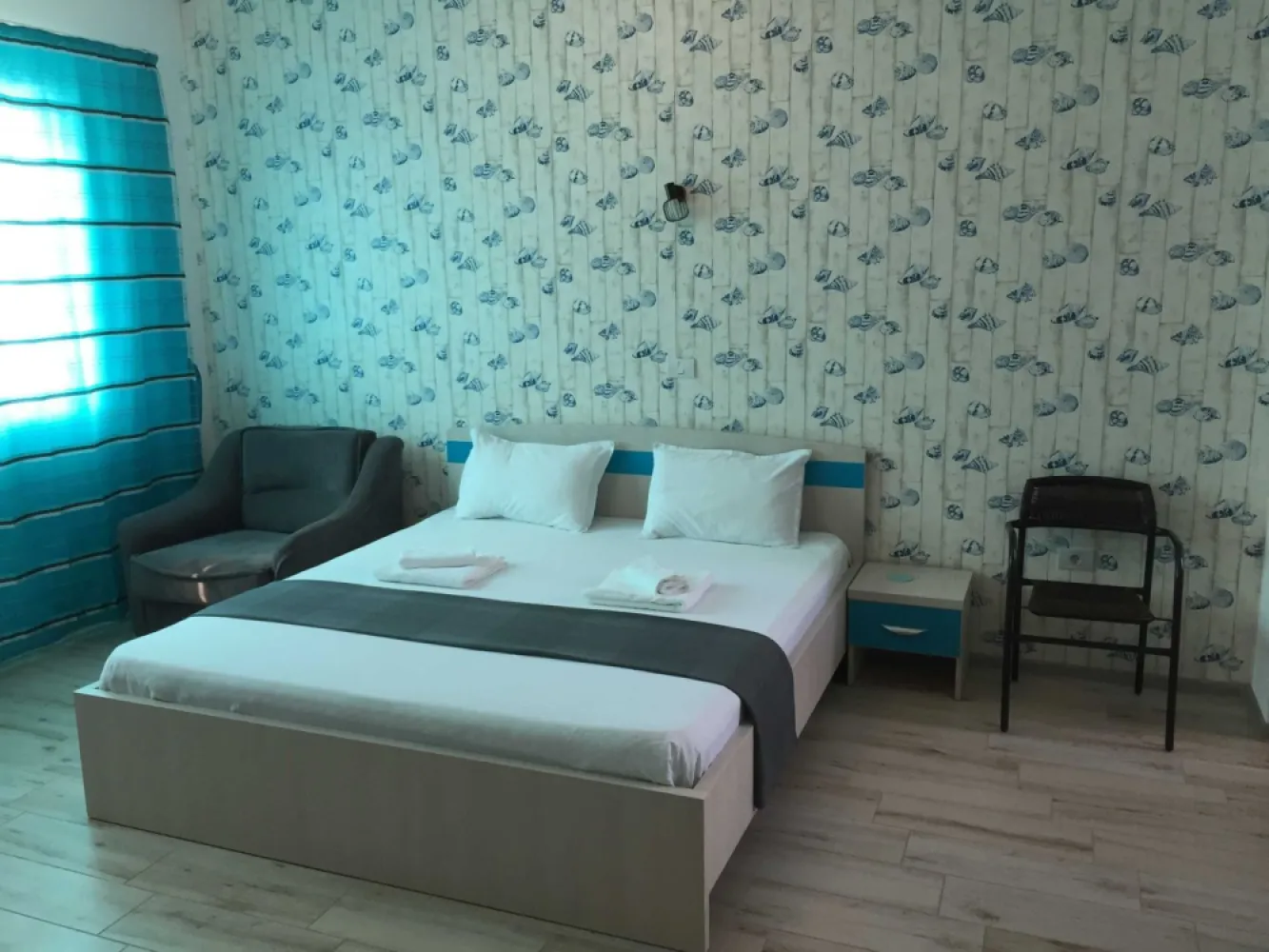 Studio de vanzare in Mamaia Sat - Studio-ul este situat la etajul 3/5 cu lift. Se vinde complet mobilat si utilat (nu are balcon). Supermarket-ul se afla foarte aproape iar plaja este la 600 de metri distanta. Pretul este fix.